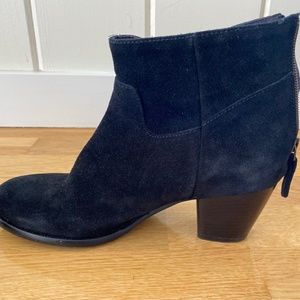 Garnet Hill Bootie, 8.5, Black suede
